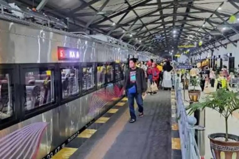 20.349 Pemudik Padati Stasiun Gubeng Surabaya di H+4 Lebaran