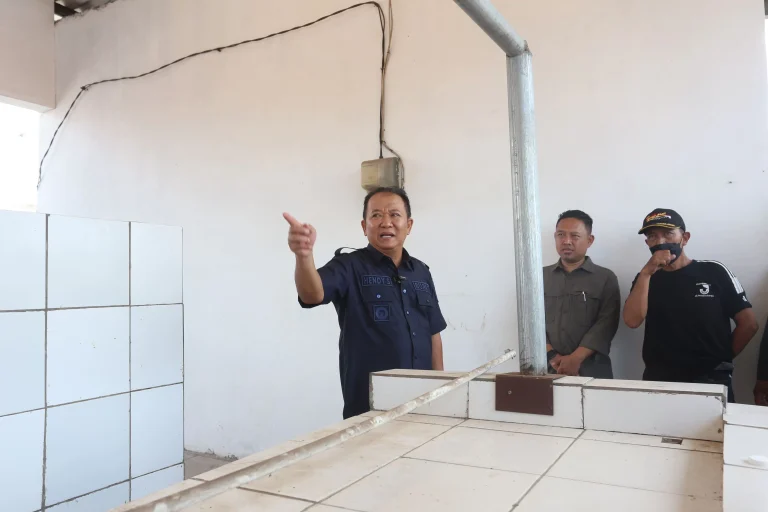 Bupati Jember Tinjau Pasar Mayang, Usulkan Direnovasi