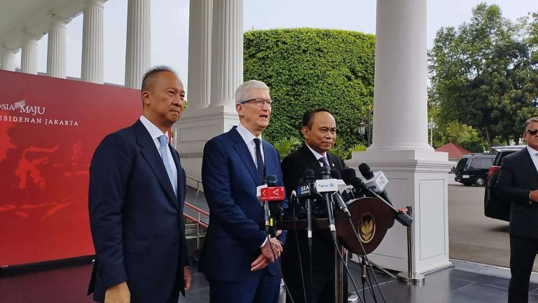 CEO Apple Nilai Sangat Penting Investasi di Indonesia