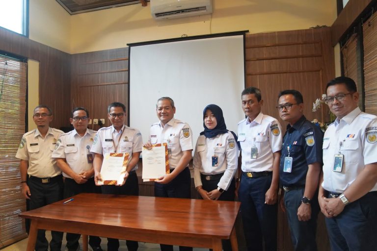PT KAI Daop 7 dan BMKG Jawa Timur Perkuat Kolaborasi Demi Keselamatan Perjalanan Kereta Api