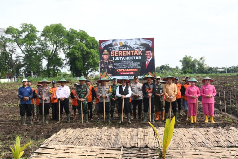 Polres Madiun Kota Bersama Dinas Ketahanan Pangan dan Pertanian Gelar Penanaman Jagung Serentak Dukung Swasembada Pangan