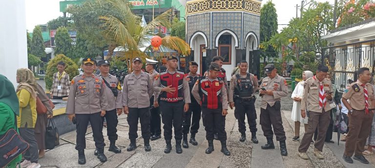 Polisi Madiun Kawal Aman Keberangkatan Jemaah Haji
