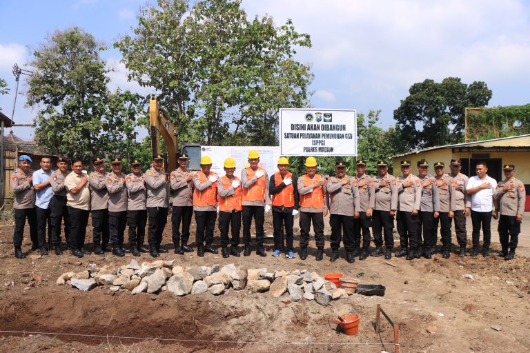 Dukung Program Makan Bergizi Gratis (MBG), Kapolres Madiun Melakukan Peletakan Batu Pertama Pembangunan SPPG