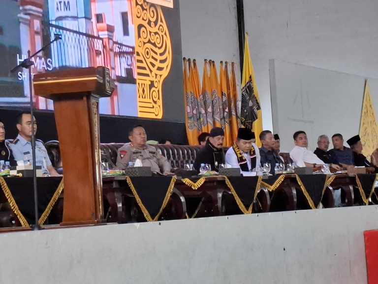 Jenderal (Purn) Dudung Abdurrachman Mantan KSAD Dikukuhkan Sebagai Warga Kehormatan PSHT di Madiun