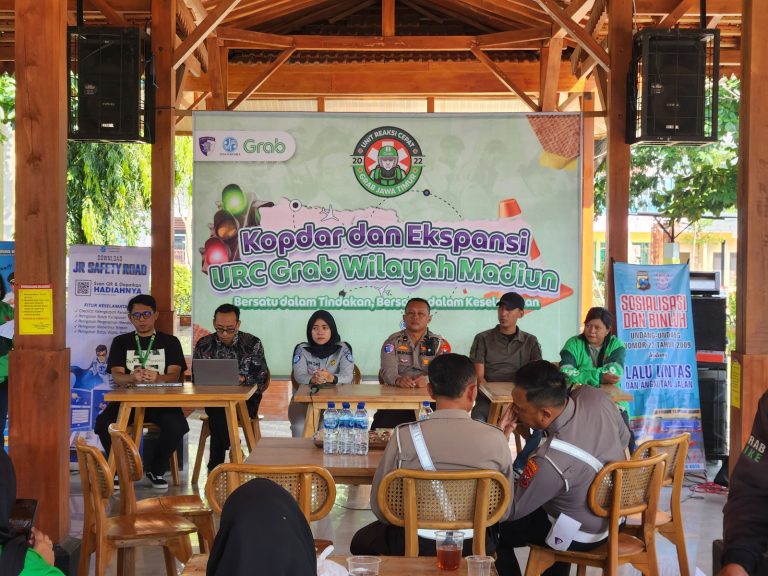 Sambangi Ojol di Joglo Kutho Miring, Polres Madiun Kota Sosialisasikan Operasi Patuh Semeru 2025