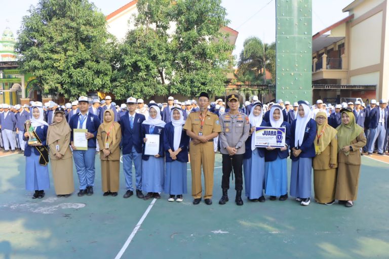 Kapolres Madiun dan Jajaran pejabat utama Serentak Jadi Irup, Ajak Pelajar Jauhi Narkoba & Jadi Produktif