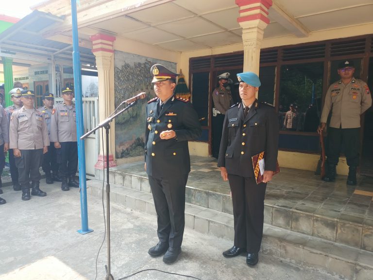 UPACARA PEMAKAMAN SECARA DINAS UNTUK AIPTU TURMUDI, KA SPKT C POLSEK SAWAHAN