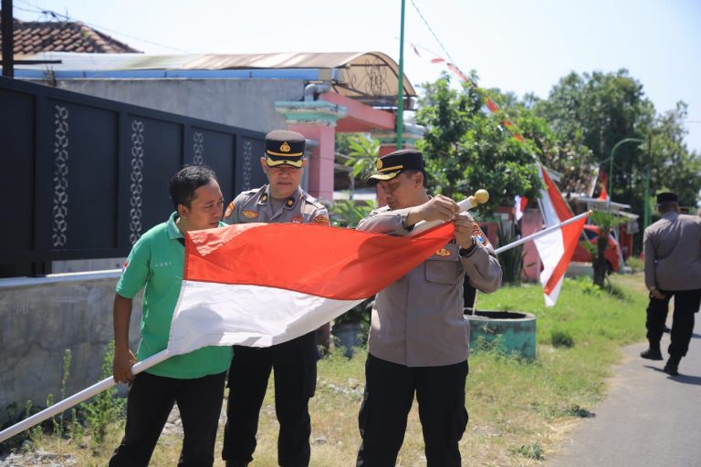 Sambut HUT RI ke-80, Kapolres Madiun Ajak Warga Kibarkan Merah Putih