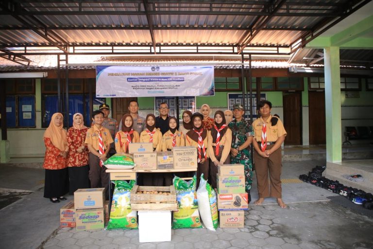 Kapolres Madiun Bersama Imigrasi Salurkan Bansos dan Makan Bergizi Gratis di SLBN Banjarsari Wetan