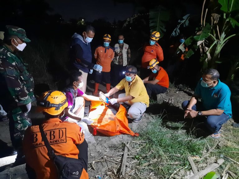 Polres Madiun Kota Evakuasi Mayat di Sungai Bengawan Madiun, Teridentifikasi Warga Sukoharjo