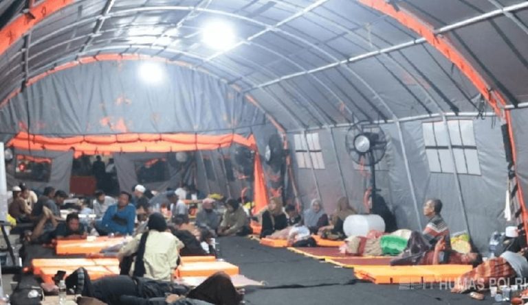 Posko Crisis Center Didirikan di RS Bhayangkara Surabaya Untuk Keluarga Korban Robohnya Musala Ponpes Al Khoziny