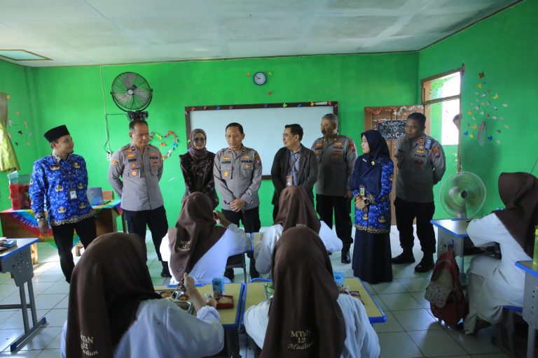 Polres Madiun Gelar Supervisi Program Makanan Bergizi Gratis di MTSN 12 Sidorejo Wungu
